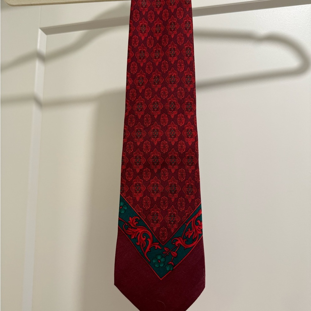 Versace Luxury Men’s Necktie - 100% Silk - Classic Red and Green Patterned Tie